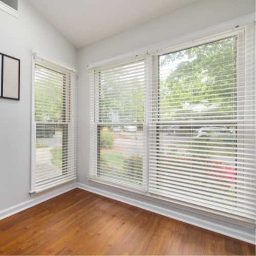 ventana de vidrio emisivo